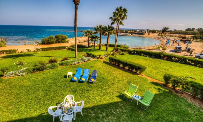 Kapparis Apartment | Beachfront Trident