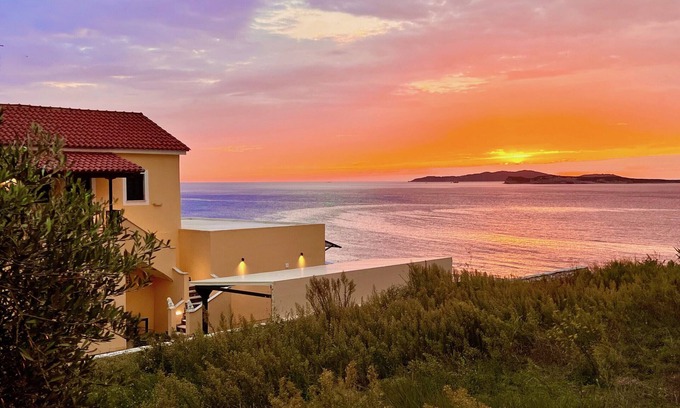 Agios Stefanos Avliotes Villa | Beachfront Villa Bellevue