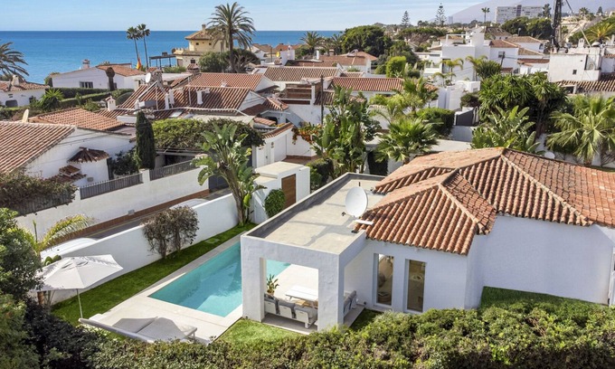 Urbanizacion Costabella Villa | Beachfront Villa Casa Blanca | Ref. #31