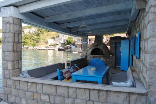 Radovici Villa | Beachfront villa Kakrc