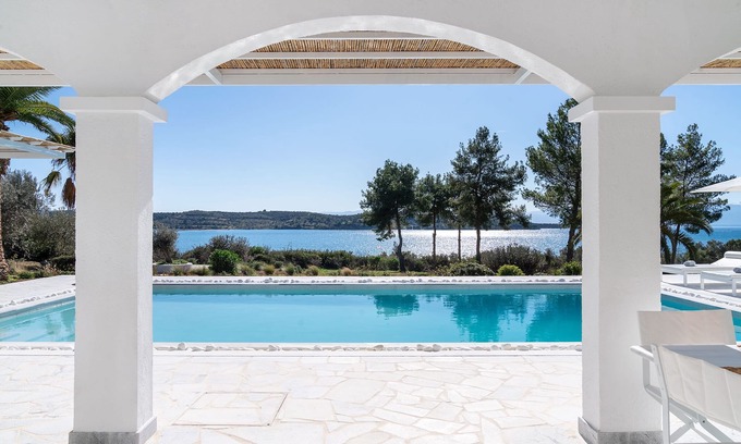 Kilada Villa | Beachfront Villa Seascape in the Greek Riviera