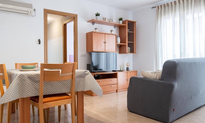 Sagunto Apartment | Beachside Bliss: Cozy 2BR Apartment, 80m from Sand, WiFi, AC/Heating