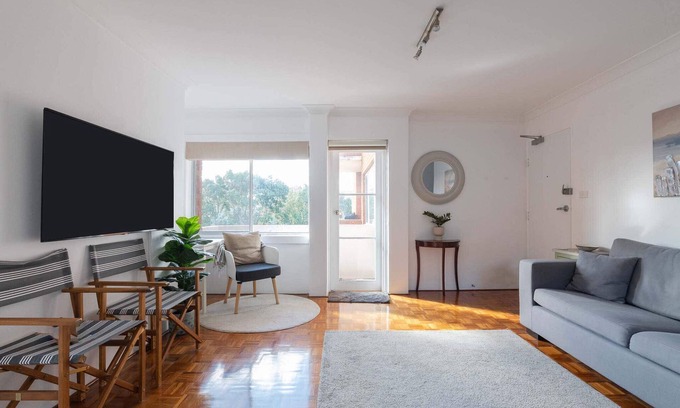 Clovelly Apartment | Beachside Clovelly Living w Parking 50m to Beach