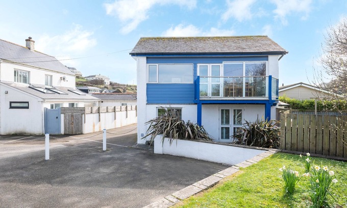 Polzeath Cottage | BEACHSIDE, pet friendly, country holiday cottage in Polzeath