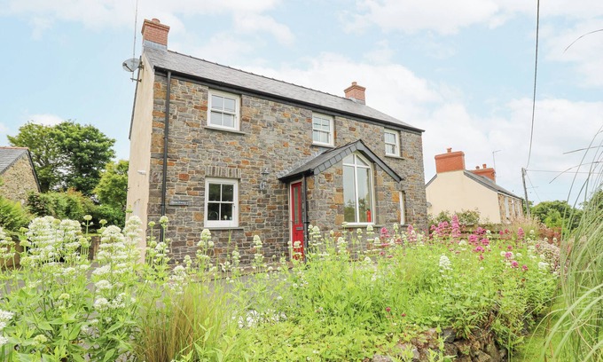 Dinas Cross Cottage | BEACHWAY, pet friendly, country holiday cottage in Dinas Cross