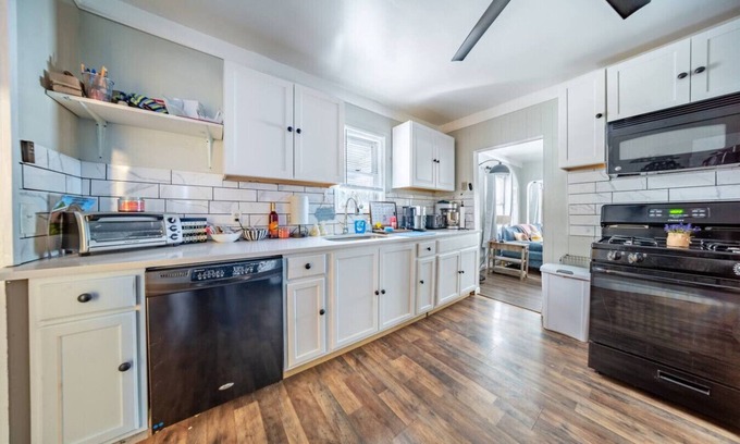 Woodmere House | Beachwood Area 2 Bedroom w King Beds