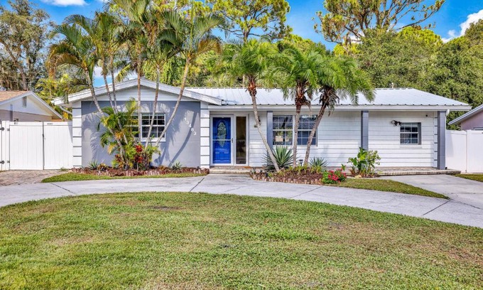 Largo House | Beachy Bungalow