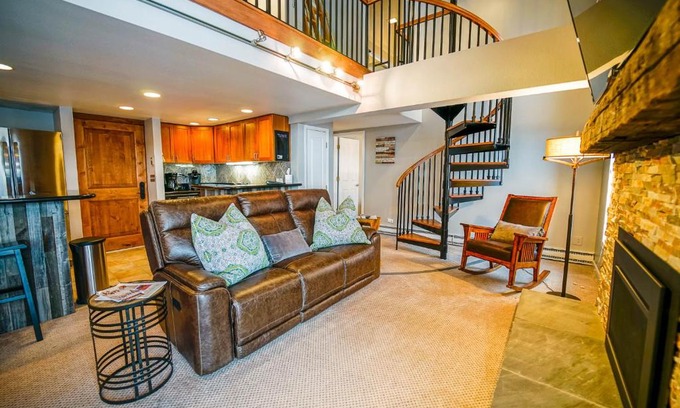 Steamboat Springs House | Bear Claw 402 - Ski-in Ski-out Condo!