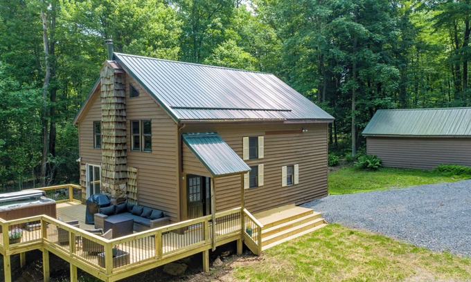 Accident Cabin | Bear Creek Lodge/Secluded Mountain Cabin w/Hot Tub, Fireplace & Stunning Views