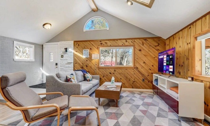 Skyway House | Bear Creek Retreat! Private BBQ AC Best Location
