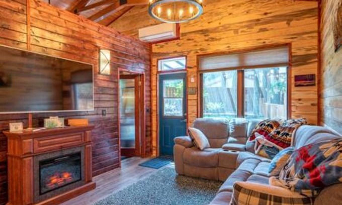 Sherwood - Tualatin South Cabin | Bear Lodge - Heart of Wine Country
