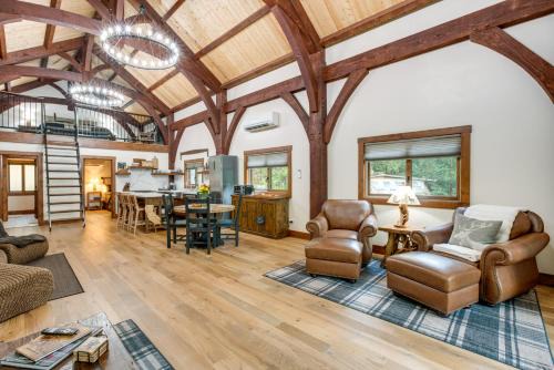 Sutter Creek House | Bear Lodge Waterfront Cabin with Level 2 EV Charger