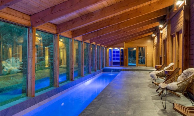 Hailey Ski Chalet | Bear Lodge with private Pool, Hottub, and Sauna!