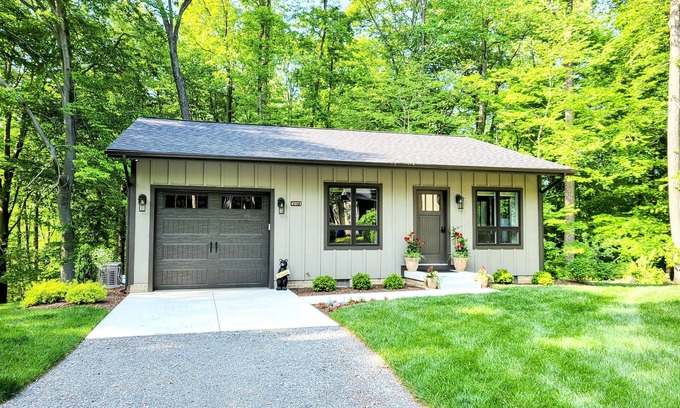Leesburg Cottage | Bear Mountain Cottage