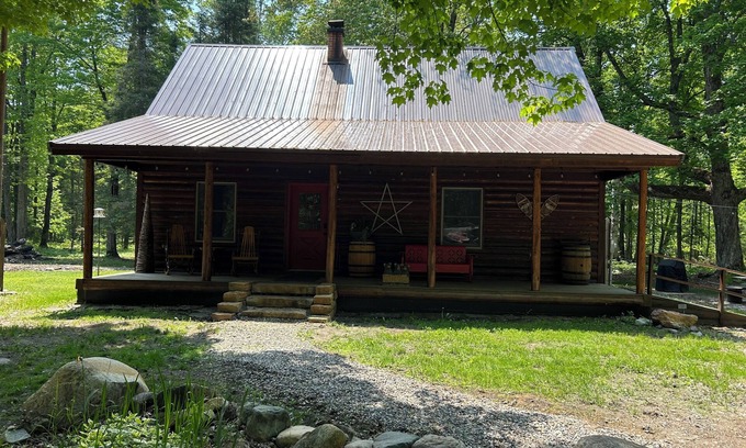Barbeau Cabin | Bear's Den, A cozy 3-bedroom cabin in mature woods on Neebish Island with WiFi