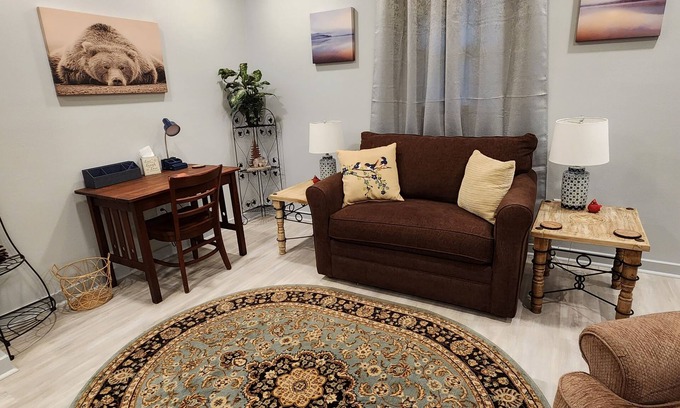 Jacksonville Apartment | Bear's Den on Kodiak Court!