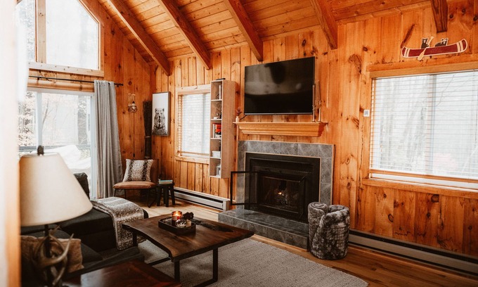 Wilmington Cabin | Bear Tracks Cabin - VT Escape