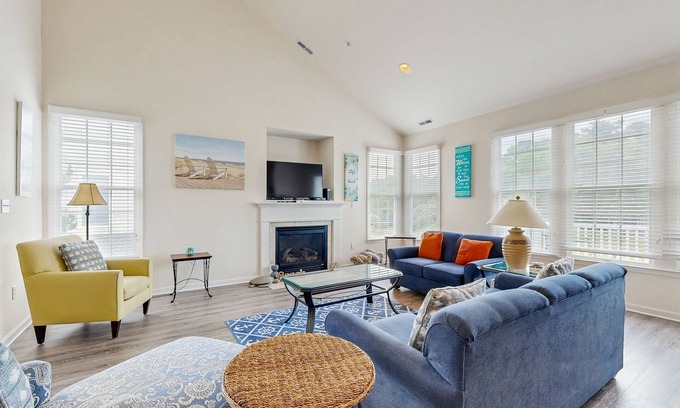 Ocean View Condo | Bear Trap Dunes 2nd floor condo w/tennis court, basketball court, & golf