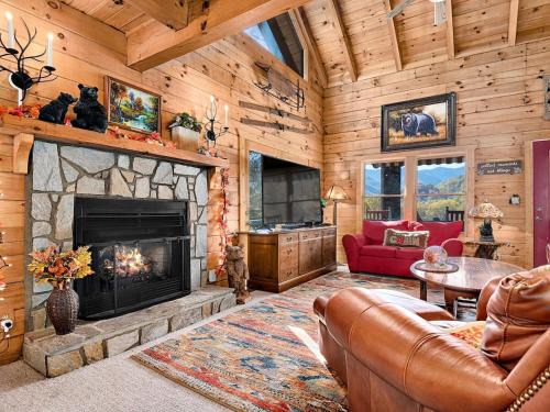Valley Creek Run House | BearHavencabinfun 3 story Log Cabin Mountain View,Hot Tub, sleeps 10
