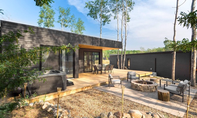 Wasagaming Cabin | Bears Den 10 Cabin-Hot Tub