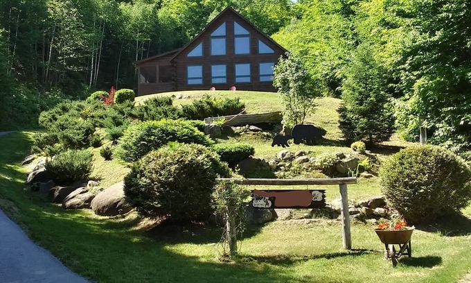Moriah Center House | Beatiful Custom Log Home " Bear Lodge"