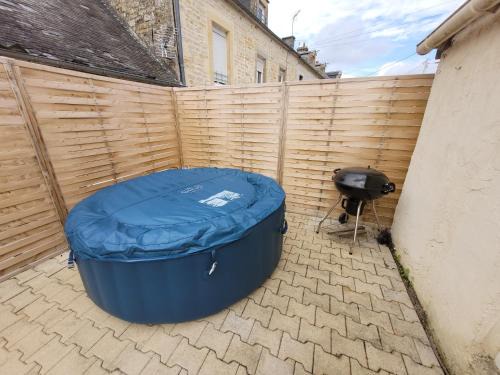 Tilly-sur-Seulles Apartment | Beau chalet 6 personnes avec Jacuzzi