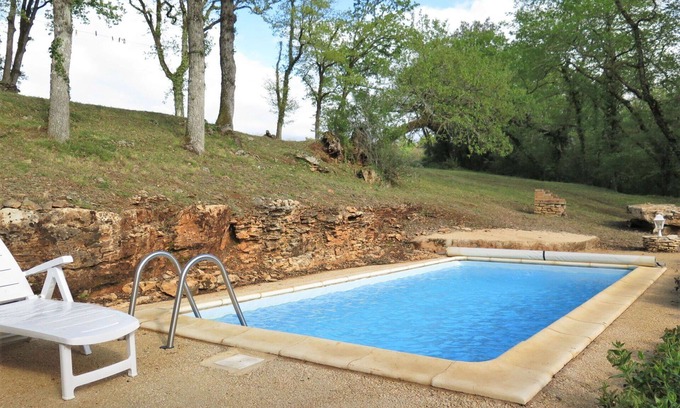 Blanquefort-sur-Briolance House | Beautiful private villa for 4 guests with WIFI, private pool, TV, terrace, pets allowed and park.