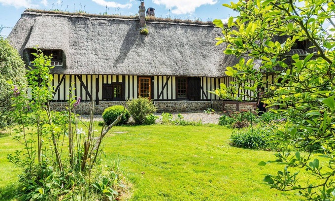 Saint-Georges-du-Mesnil Villa | Beautiful private villa for 10 people with WIFI, TV and pets allowed