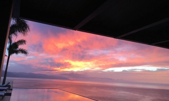La Puntilla Condo | Beautiful 3 bedroom 3 bath with Beach Club on the beach