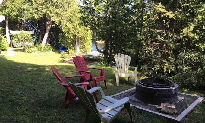 St-Adolphe-d'Howard Ski Chalet | Beautiful waterfront cottage! Tranquility guaranteed on a peninsula