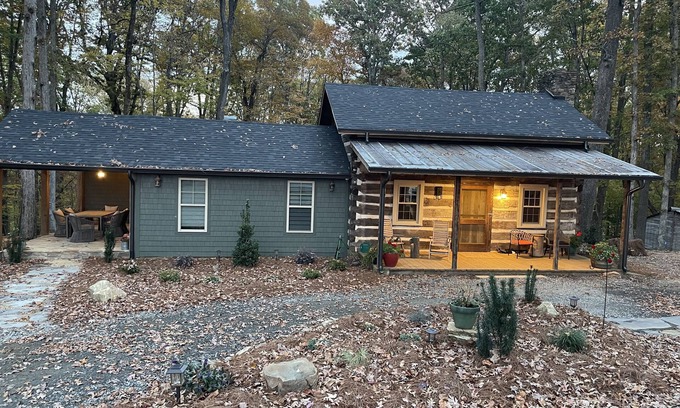 Winston - Salem Cabin | Beautiful 1800’s Cabin with newly renovated addition. WFU only 5 miles away.