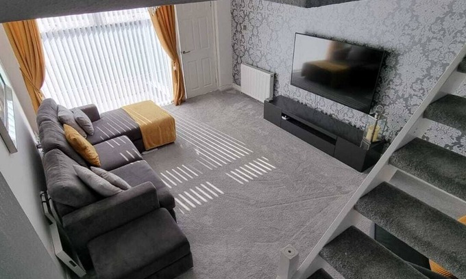 Motherwell House | Beautiful 2 bed house, close to M74 and Strathclyde Park