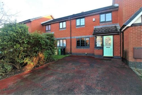 Bolton House | Beautiful 2-Bed House in Bolton with free parking