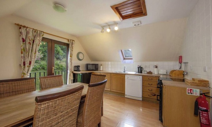 Dalmally Cabin | Beautiful 2 bed lodge with hot tub & sauna