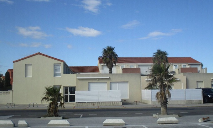 Saint-Nazaire Apartment | Beautiful 2-bedroom seafront apartment