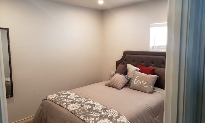 Pittmann House | Beautiful 2 bedroom cozy house