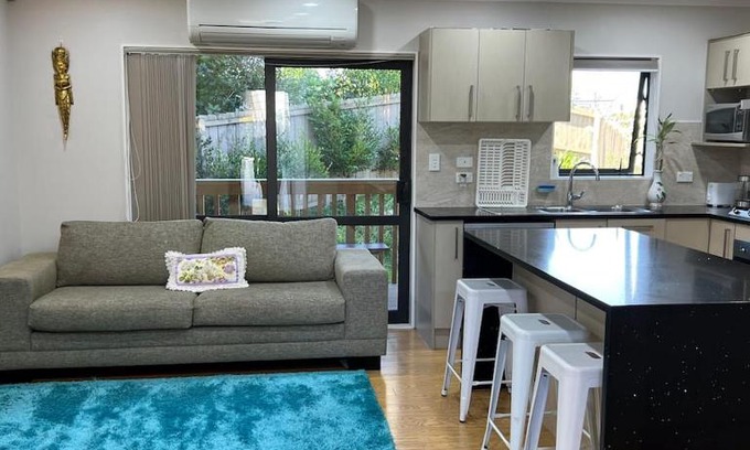 Manurewa Apartment | Beautiful 2 Bedroom Home