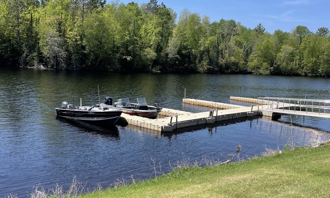 Hayward Cabin | Beautiful 2 bedroom house with a boat dock on the Chippewa Flowage
