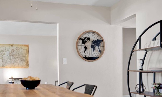 Belleville Apartment | Beautiful 2-bedroom house with AC and fast WiFi in Belleville