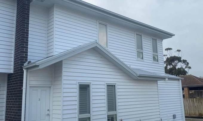 Alfredton House | Beautiful 2 Story White Weatherboard townhouse