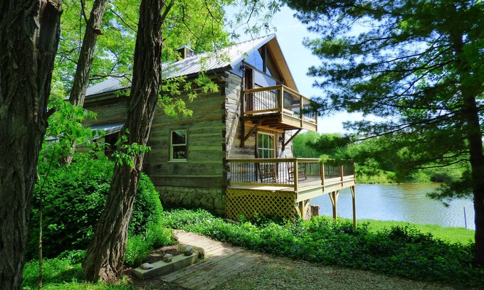 Acton Cabin | Beautiful, 200 year old Log home - Secluded, 30 Min. from Downtown
