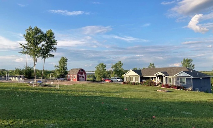 Pottawatomie County House | Beautiful 2800 sq ft., 4 bedroom country home with private beach and pool!