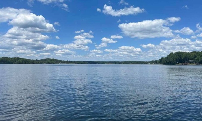 Mineral House | Beautiful 2bd, 2 ba Oasis -WiFi, AC, lake access with private boat slip & launch