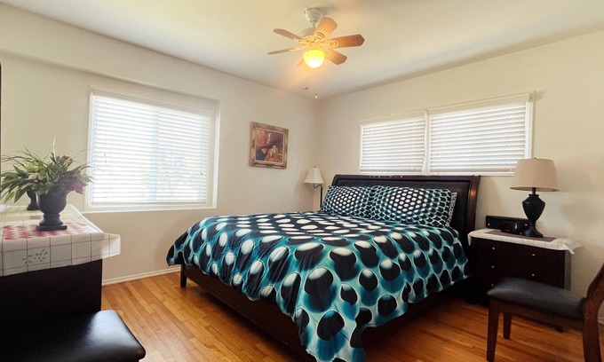 Bonita House | Beautiful 2BR 1BA Home/Smart TVs, Bidet, Kitchenette, Free Wi-Fi & Parking