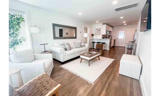 Homewood Condo | Beautiful 2BR Condo in Homewood next to SOHO