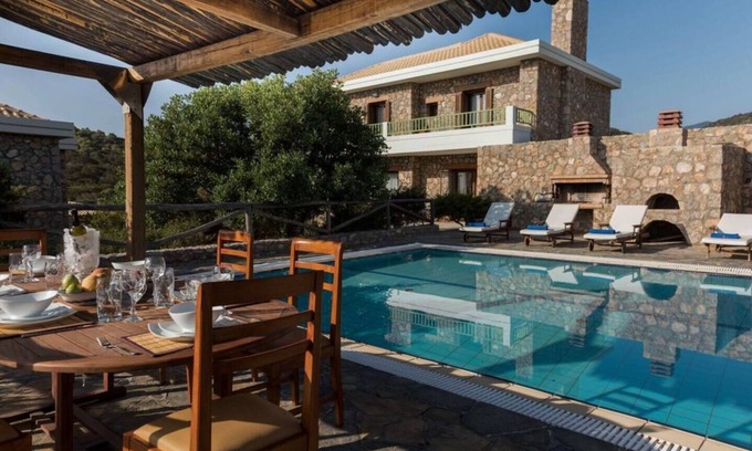 Ammoudara Villa | Beautiful 3-Bed Sea Front Villa in Agios Nikolaos