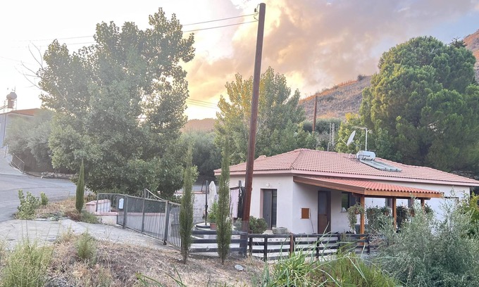 Arakapas House | Beautiful 3 Bedr House in Arakapas with fireplace