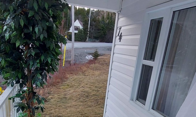 Eastport House | Beautiful 3 Bedroom Home close to beach and hiking trails.