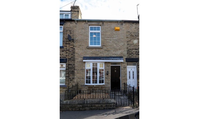 Hillsborough House | Beautiful 3 Bedroom house - Sleeps 5 Free parking
