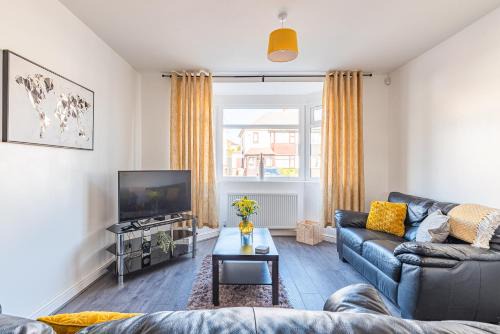 West Bromwich House | Beautiful 3 bedroom House near West Bromwich -contractors, Family, NHS